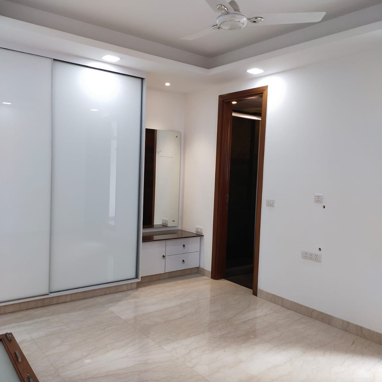 3BHK Builder Floor Available for RENT at  NIZAMUDDIN EAST-10073