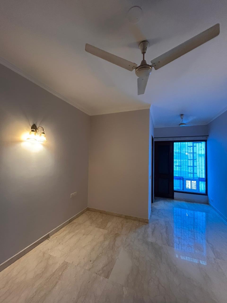 Semi-Furnished Builder Floor 3BHK Available for RENT at Defence Colony - 6848