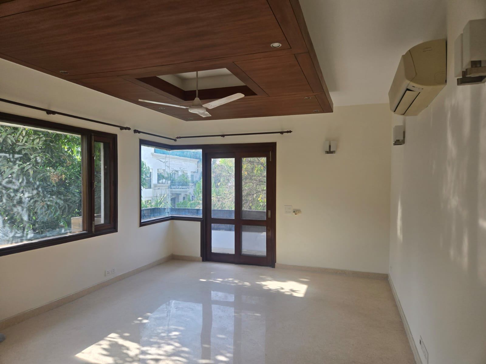3BHK Builder Floor Available for RENT at New Delhi   Defence Colony  -  9683