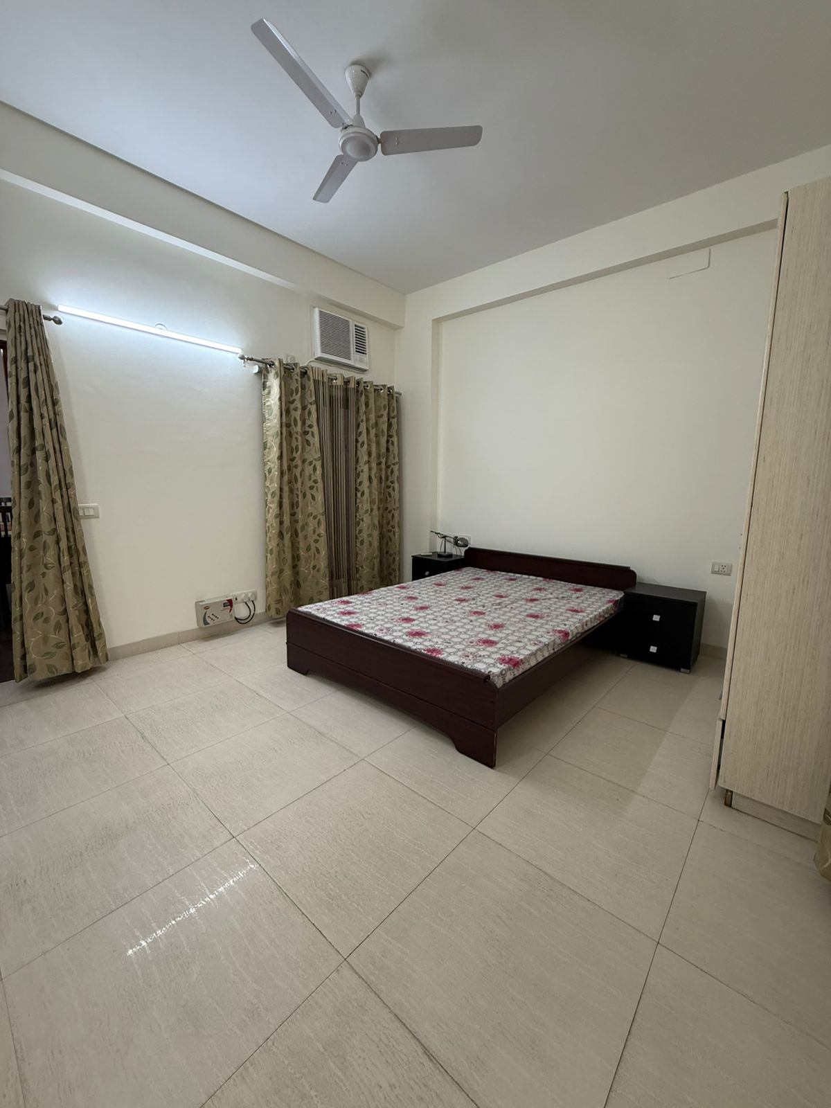 3BHK Builder Floor Available for RENT at New Delhi  DEFENCE COLONY - 10102