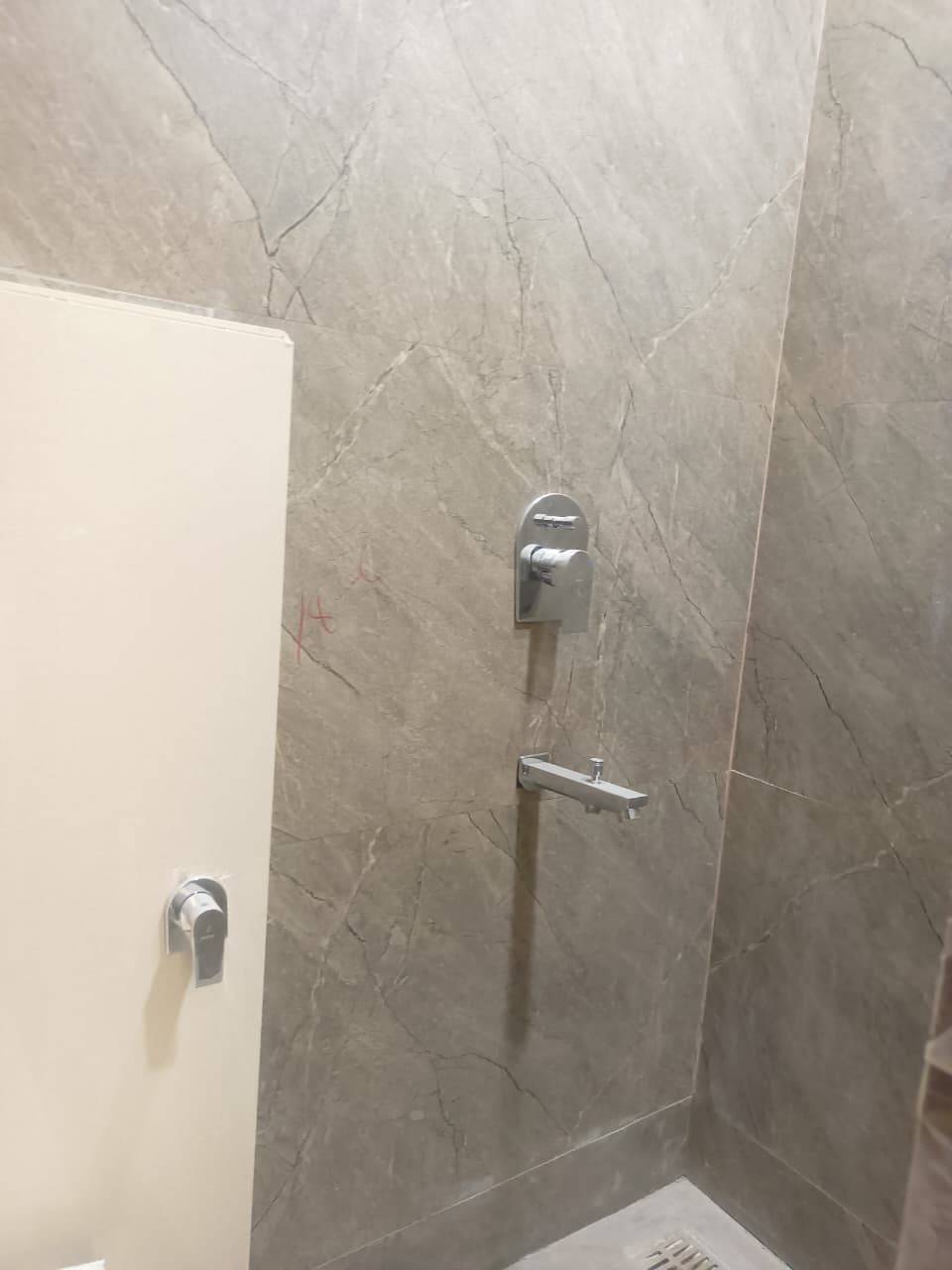 3 BHK Builder Dloor Available for Sale at East of Kailash - 8540