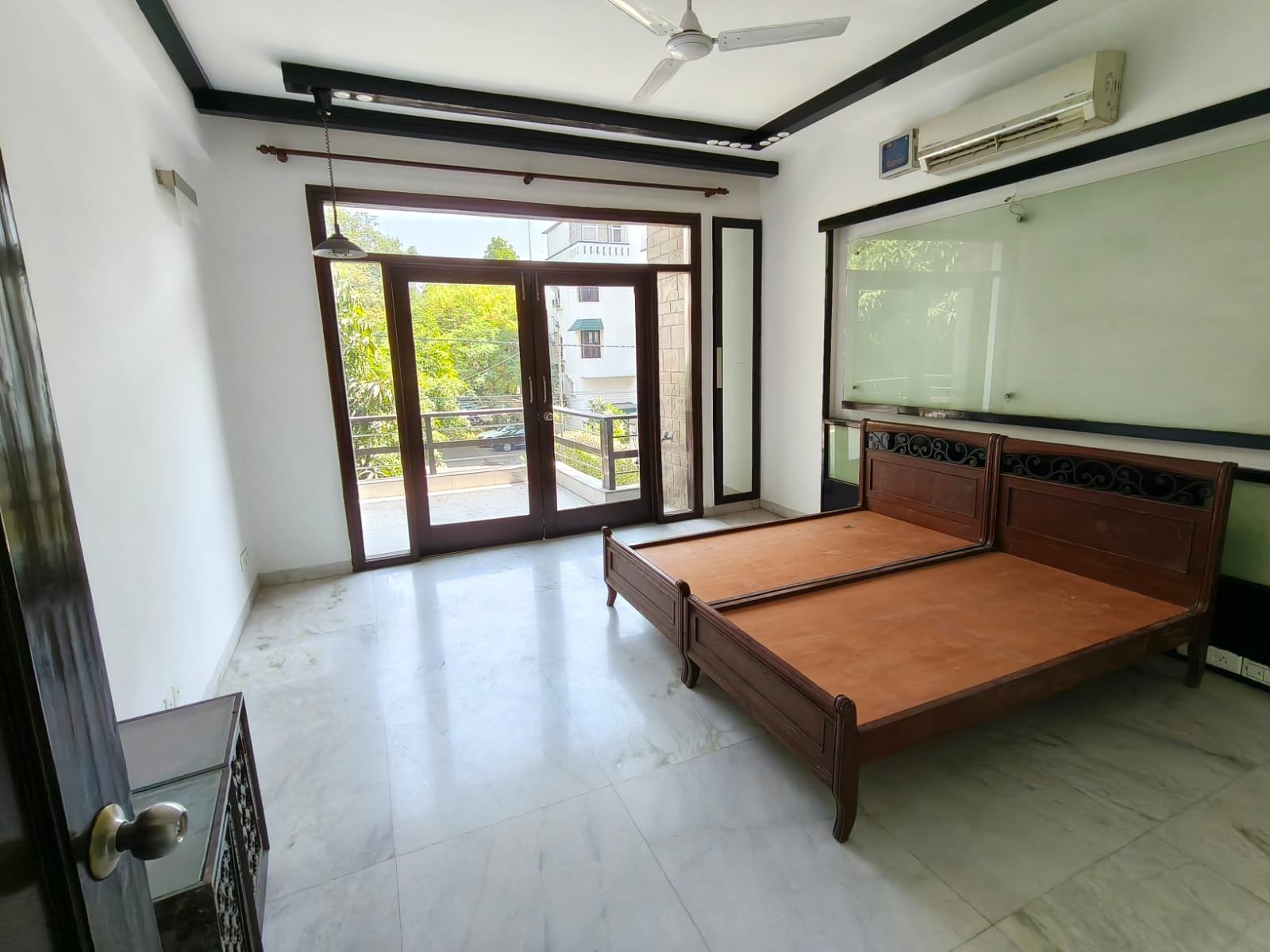 3BHK Builder Floor Available for RENT at New Delhi DEFENCE COLONY - 10187